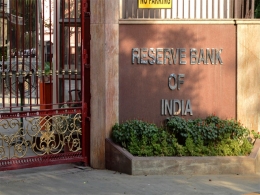 RBI keeps rates unchanged on inflation fears