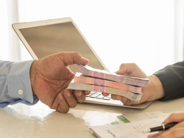 Global I-banking fees fall 7% in 2016 on lower equity raisings